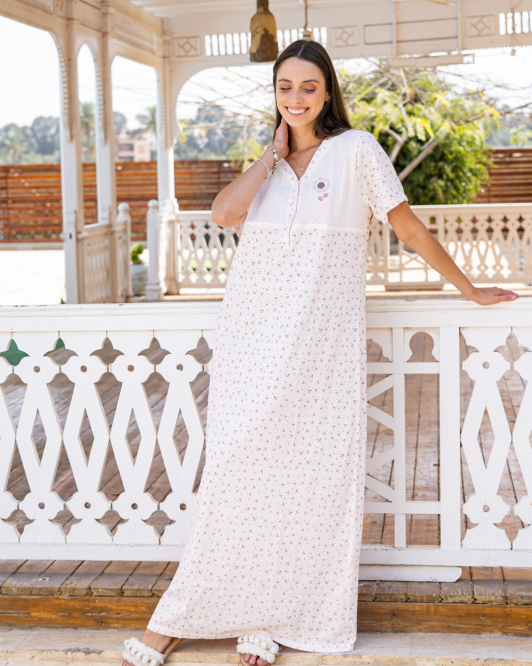 Women's nightgown, buttons, lace, dotted, floral