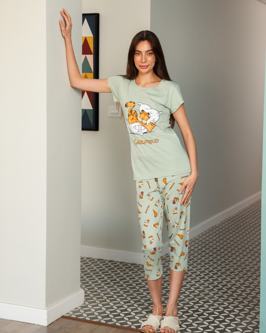 Women's pajamas text, how much and Garfield trousers