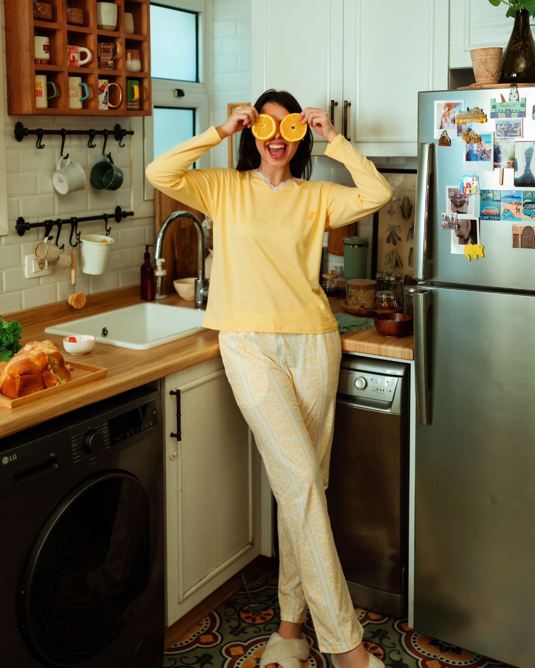 Women's pajama set with sleeves and printed geometric patterns pants