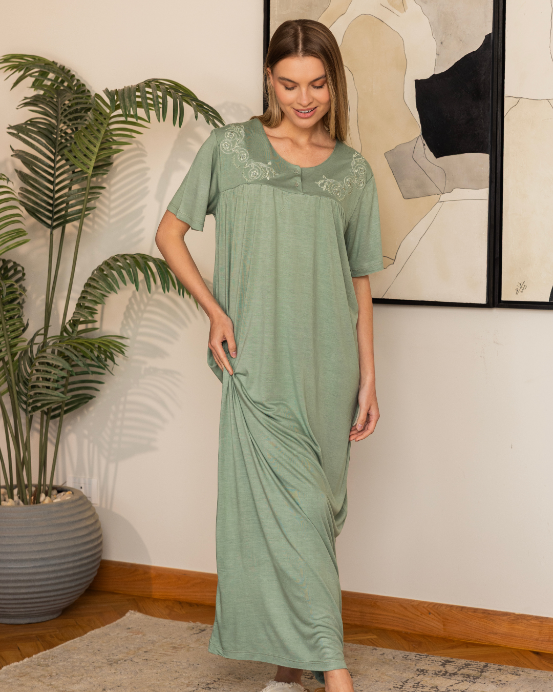 Women's embroidered half-sleeve night shirt