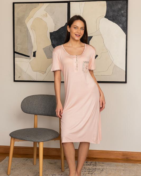 Knight Shtrt is a short half km small pocket embroidery small bird