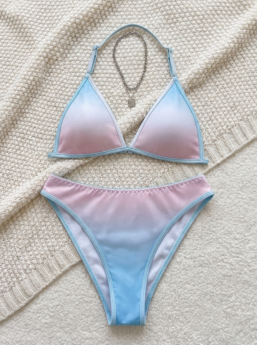 Y bikini a réglé deux pièces