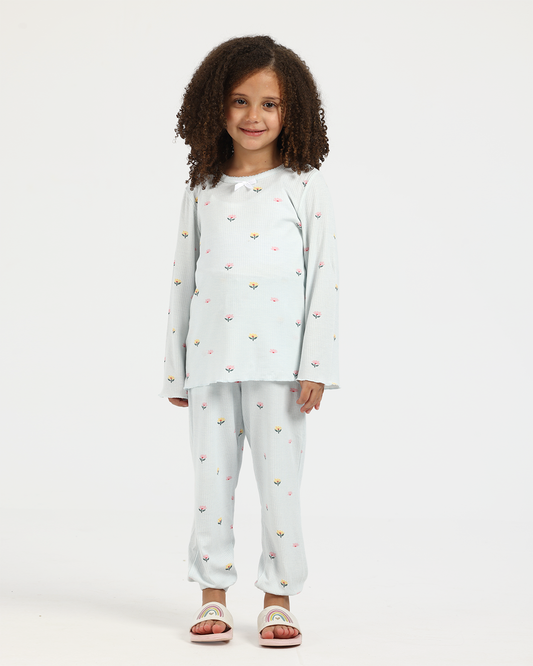 Girls' pajama set with sleeves, stripes, and flowers