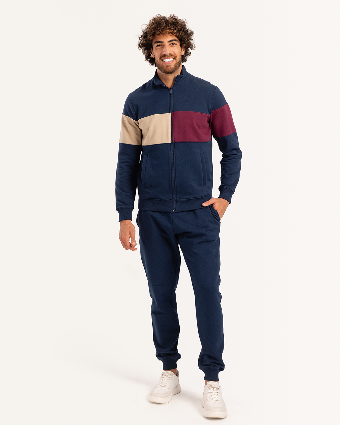 Treening Menon Milton Avec Une Longue Histoire de Poitrine